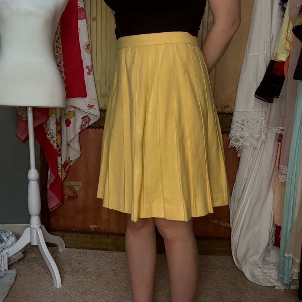 Vintage 1970’s Wool Elegant Yellow Skater Skirt